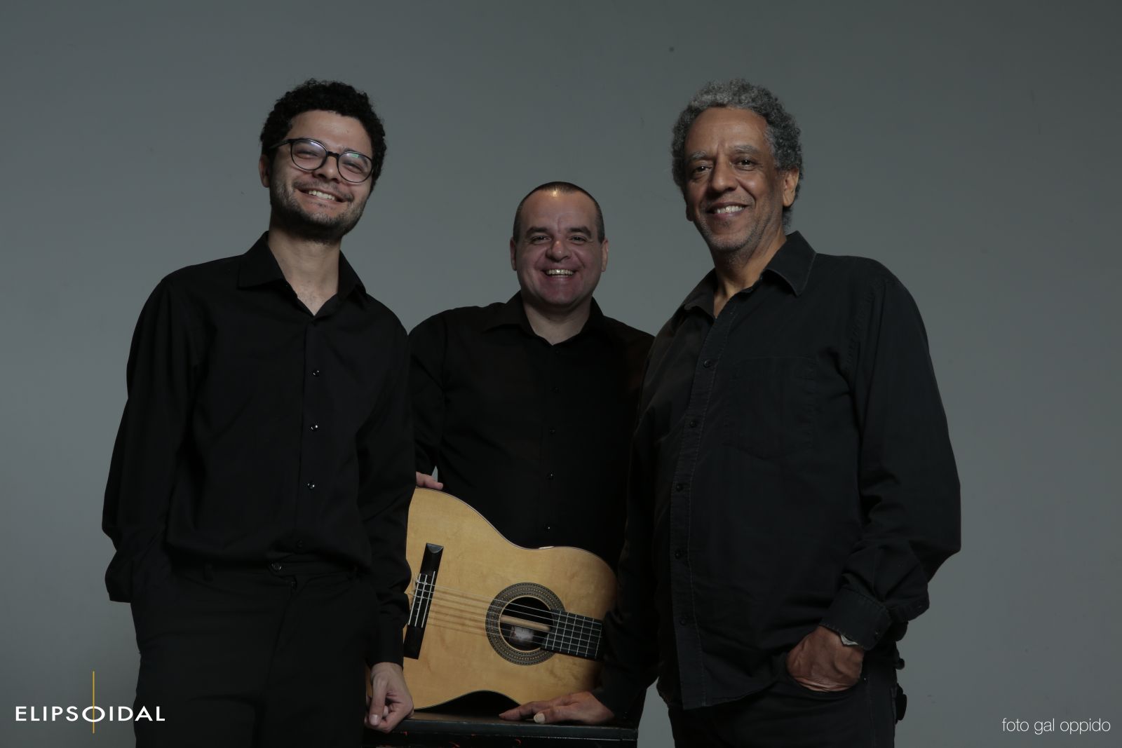 Partitura inédita de Sérgio Abreu sobre tema de Sor é lançada pelo Elipsoidal Guitar Trio - Foto: Breno Chaves, Fábio Bartoloni e Vinícius Brandão. Integrantes do Elipsoidal Guitar Trio - Crédito: Gal Oppido